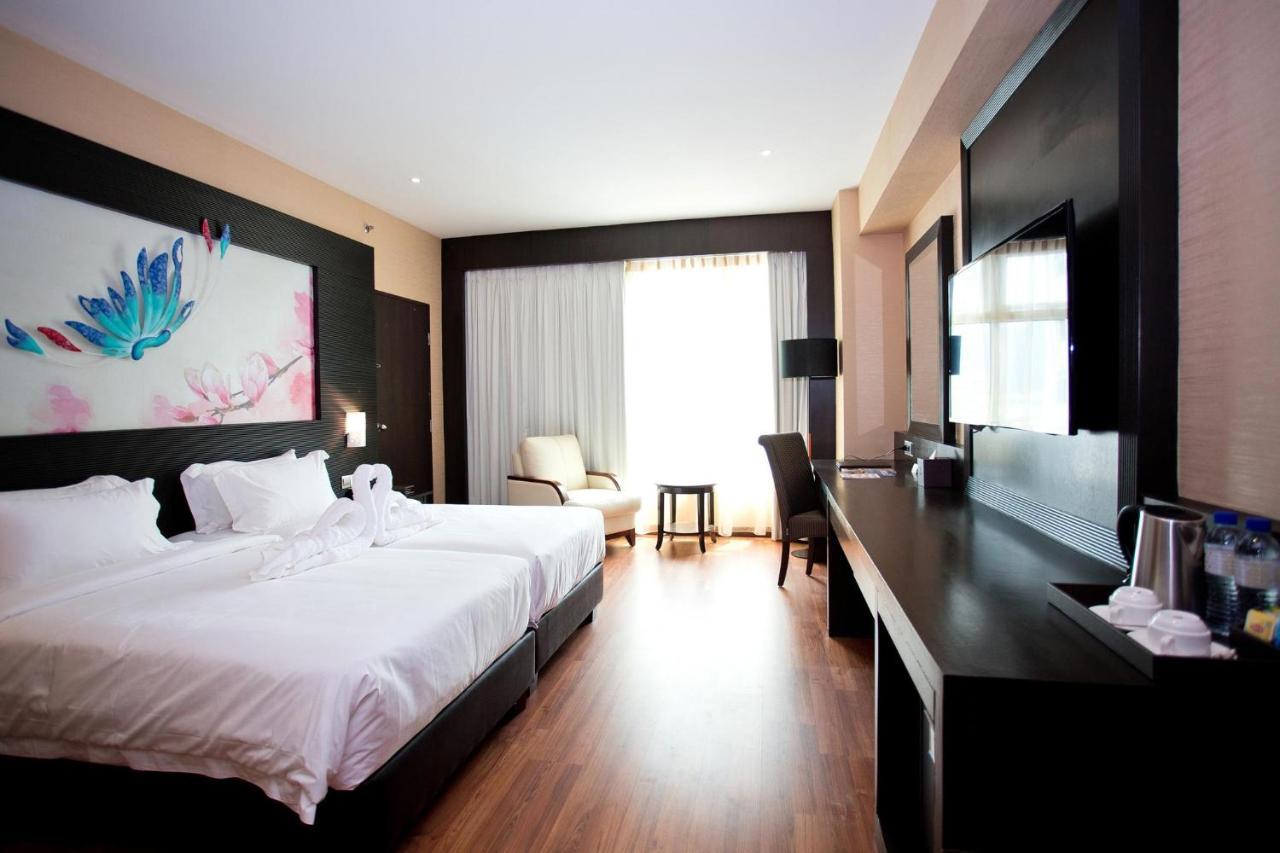 Vouk Hotel Suites, Penang Джорджтаун Екстер'єр фото