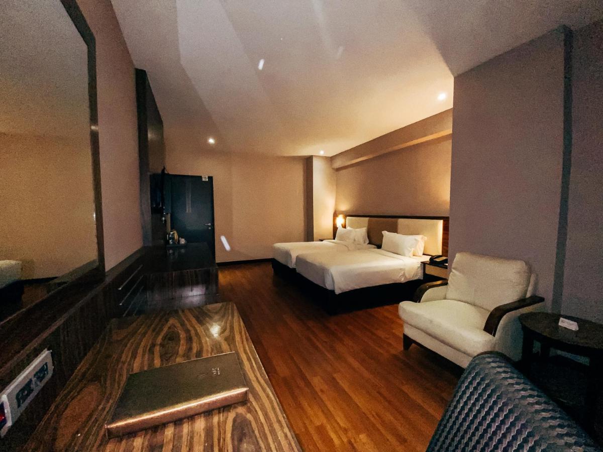 Vouk Hotel Suites, Penang Джорджтаун Екстер'єр фото